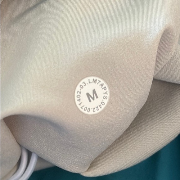 Lululemon M License to Train linerless turquoise Blue Athletic Shorts great cond - Picture 7 of 8